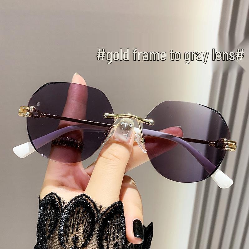 Frameless Photosensitive Color-Changing Women's Reading Glasses for Seniors – Day & Night Dual-Use Fashion Style
