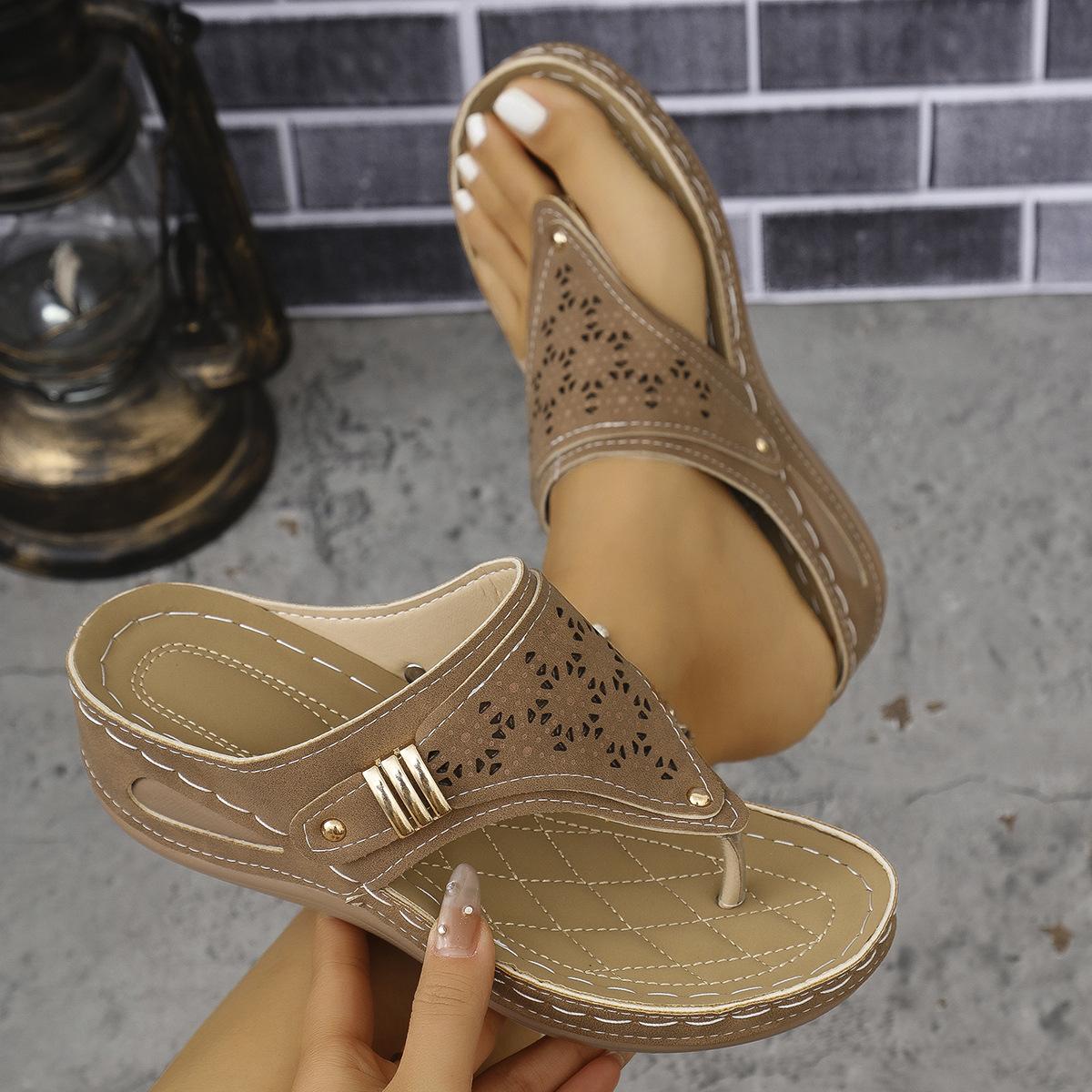 

Женские сандалии-стринги с вырезами, клипсы-танкетки с прострочкой, ретро платформа, уличные шлепанцы для женщин 45 коричневый