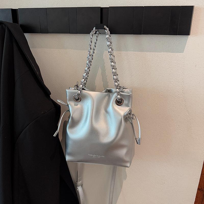 Fashion chain handbag small bag women's 2025 new simple bucket bag versatile shoulder messenger mobile phone bag