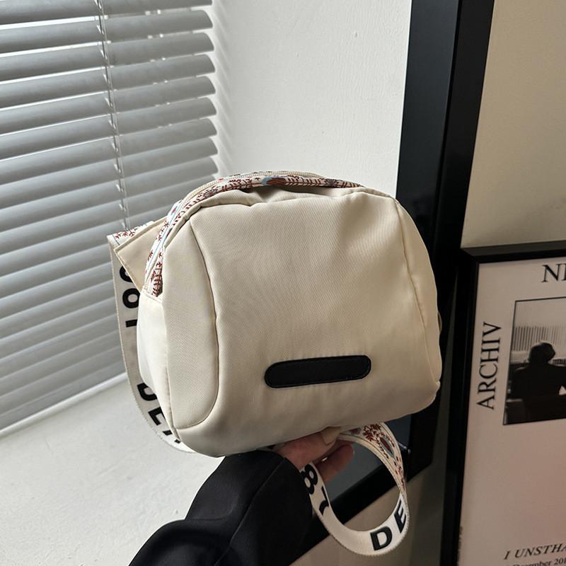 New Simple Casual Single Shoulder Unique Fashion Shell Bag Lightweight Artistic Large Capacity Crossbody Bag