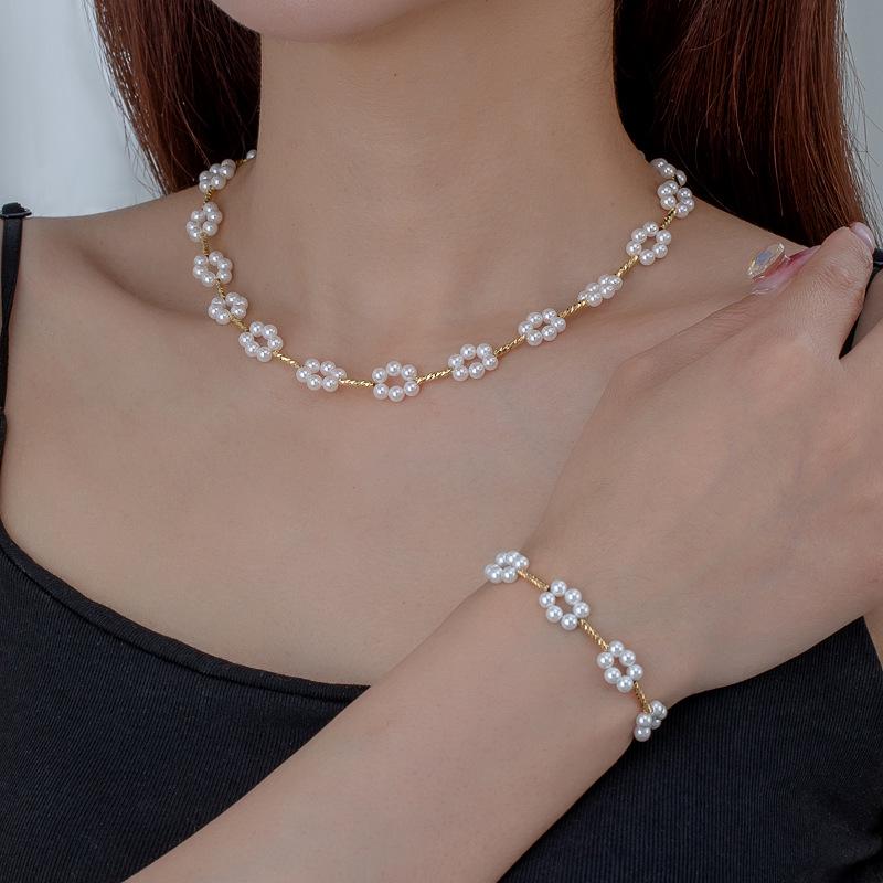 French Shijia Vintage Pearl Bracelet & Necklace Set - Elegant Women's Niche, Simple Cold Style Clavicle Chain.