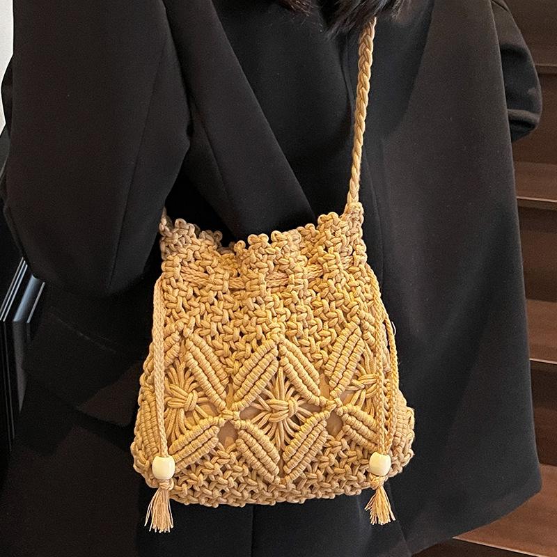 Simple Woven Straw Bag New Fashion Niche Design Crossbody Bucket Bag Seaside Beach Bag