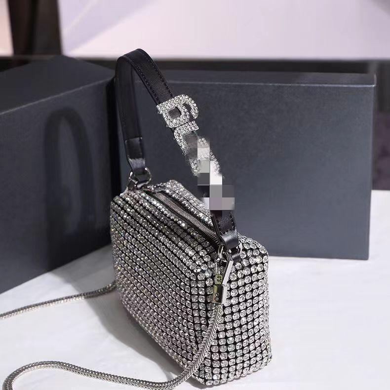 Сумка с блестящими бриллиантами — фото 22