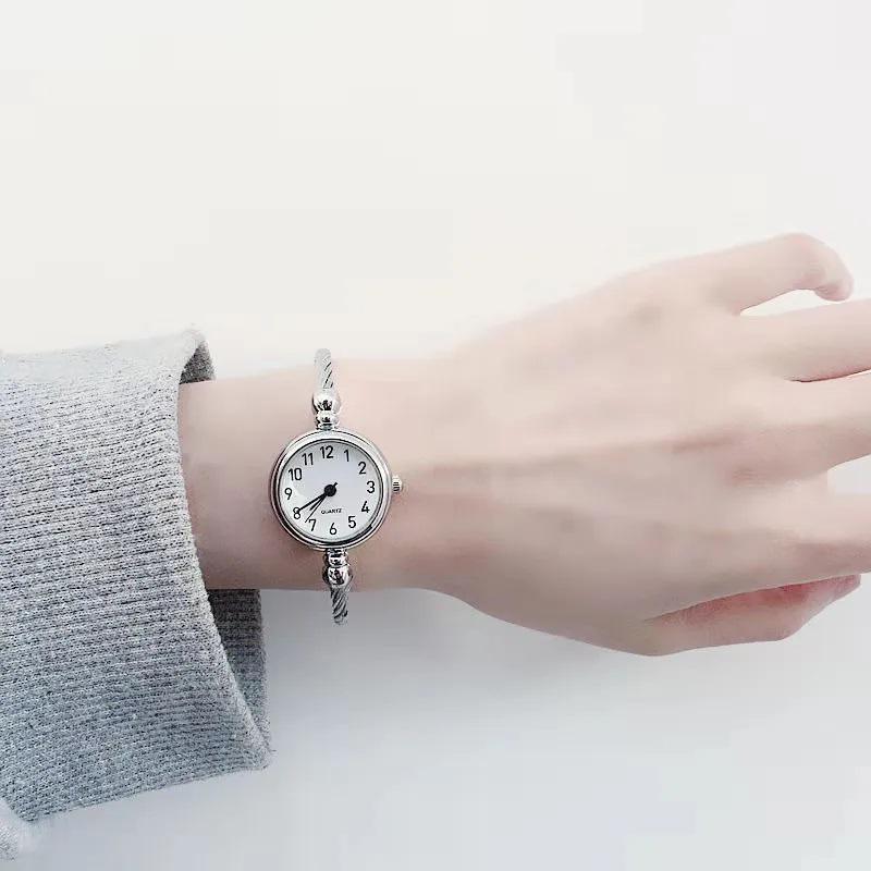 Minimalistische Damenarmbanduhr mit Quarzwerk, trendig und vielseitig