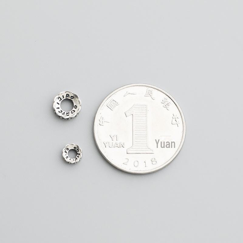 Strukturierte Thai-Abstandshalterperlen aus 925er Sterlingsilber für selbstgemachte Kristallarmbänder und -ketten.