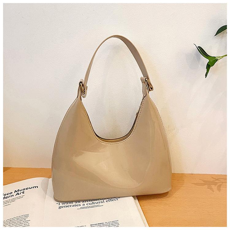 Retro patent leather glossy underarm bag women's bag 2025 new niche design versatile high-end texture commuter handbag