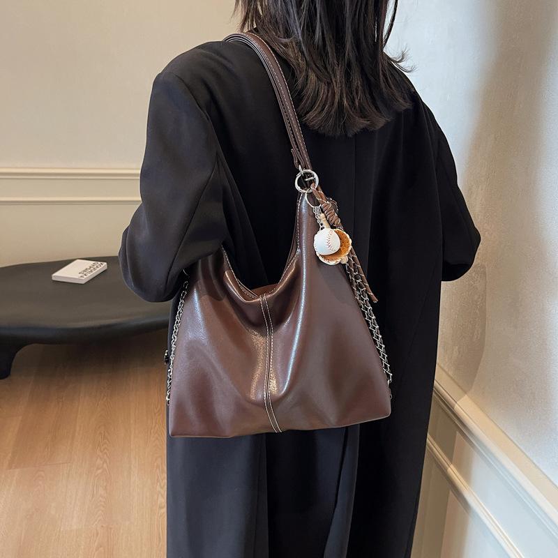 

Ретро сумка-мессенджер, женская рабочая сумка под мышкой 2025 новая простая сумка-ведро большой вместимости, универсальная сумка-мессенджер 30*10*32 темно-коричневого