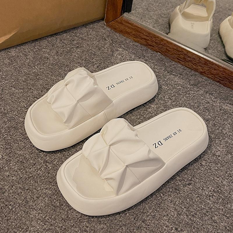 Cool slippers women's summer wear 2025 new platform casual beach sandals fashionable women's maternity bread one-word drag