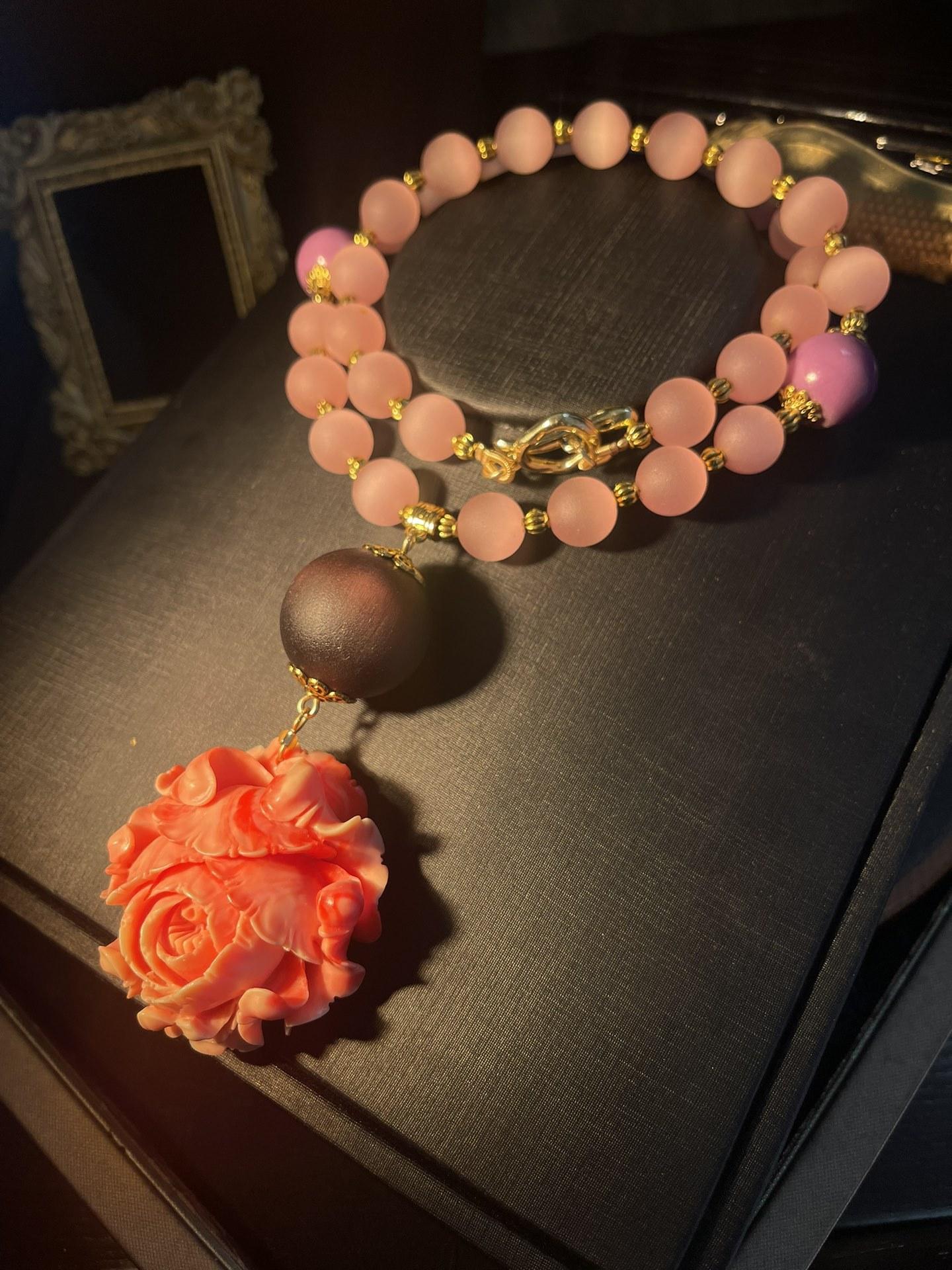 

Винтажный новый китайский литературный и ретро Juma River глазурованный средний и длинный Queen Heavy Industry задний кулон Necklace розовый