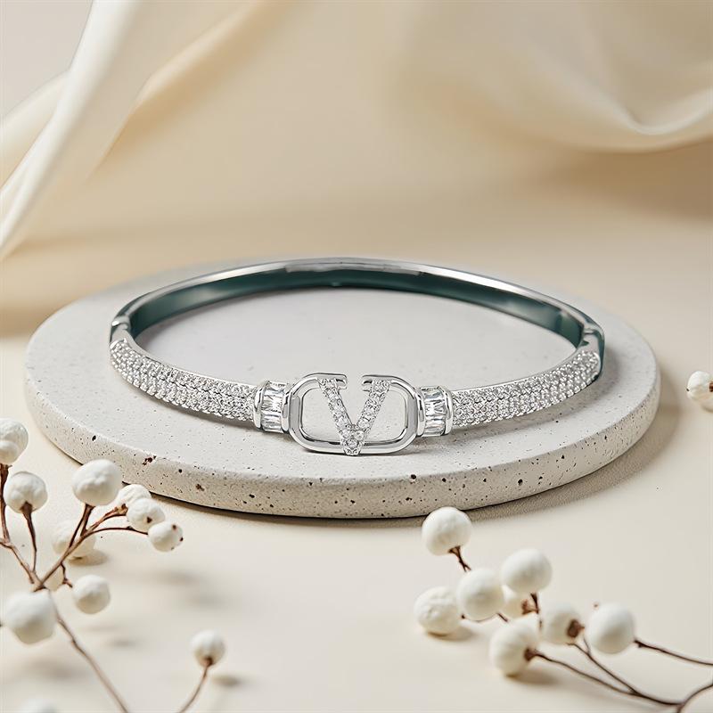 2026 Full Diamond Bracelet Girls Light Luxury Fashion Buckle Bracelet European and American Simple High-end Jewelry