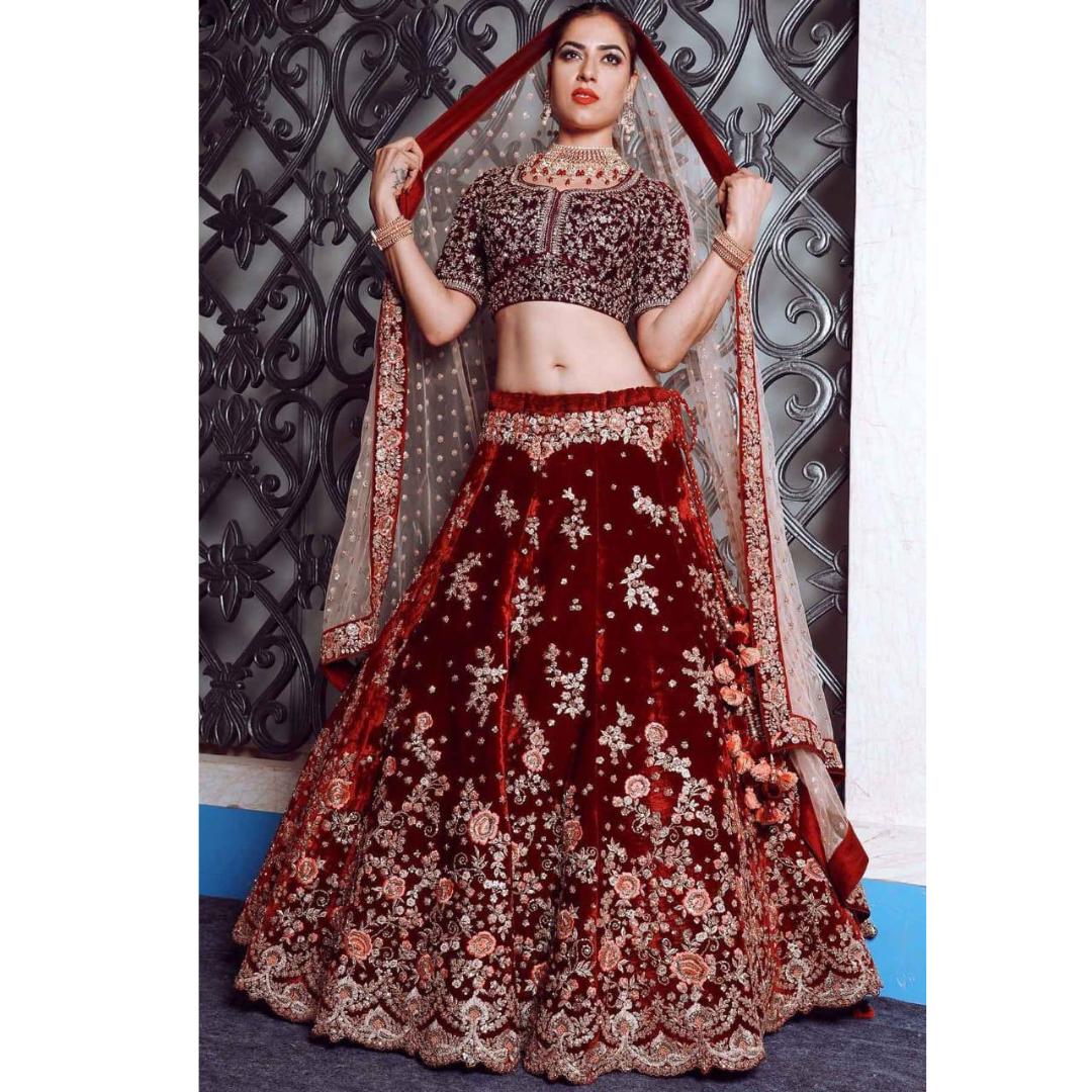 

Новая привлекательная и сильно вышитая лехенга с блузкой и дупаттой. (чоли