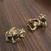 Carving Brass Frogs Miniature Statue Solid Design Decorative Accent Fengshuis Animal Figurine For Desk Shelf Living Room