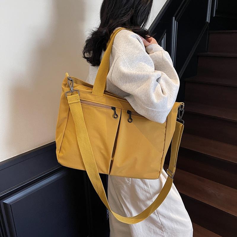 New Lightweight Portable Women's Daily Commuting Large-capacity Solid Color Shoulder Messenger Bag