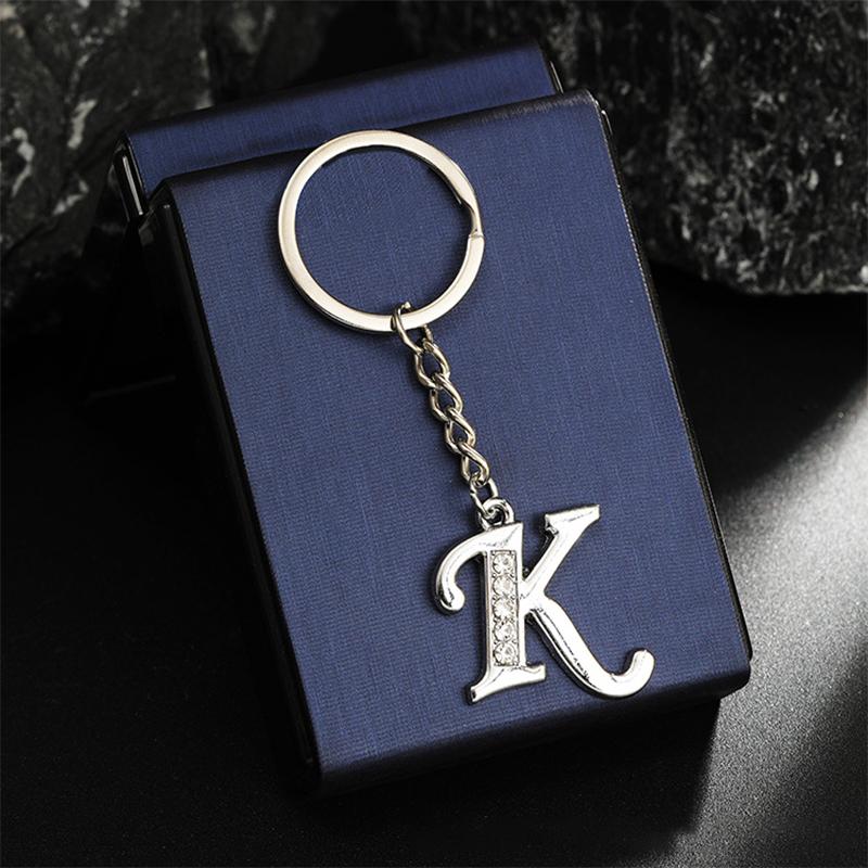 Porte-clés Mode Alphabet A-Z Charms Lettre Tendance Créatif Porte-clés 26 Initiales Pendentif Accessoires de Décoration de Sac à Dos Cadeau