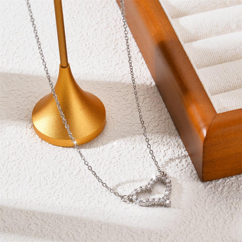 Simple Fashion Titanium Steel Women's Necklace - Non-fading, Luxurious, Versatile, Korean Style Clavicle Chain