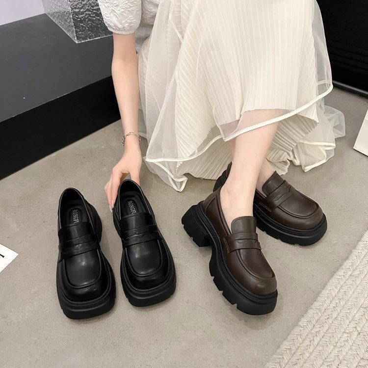 Kleine Lederschuhe im britischen Stil mit dicker Sohle und dickem Absatz für Damen 2024 neu Frühling beliebt Damen Schuhe Einzelne Schuhe braun Mokassins mit weicher Sohle