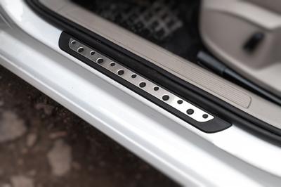 Lišty na prahy Flexill Dotline (4 ks, nerez) pre Volkswagen Golf 7/E-Golf