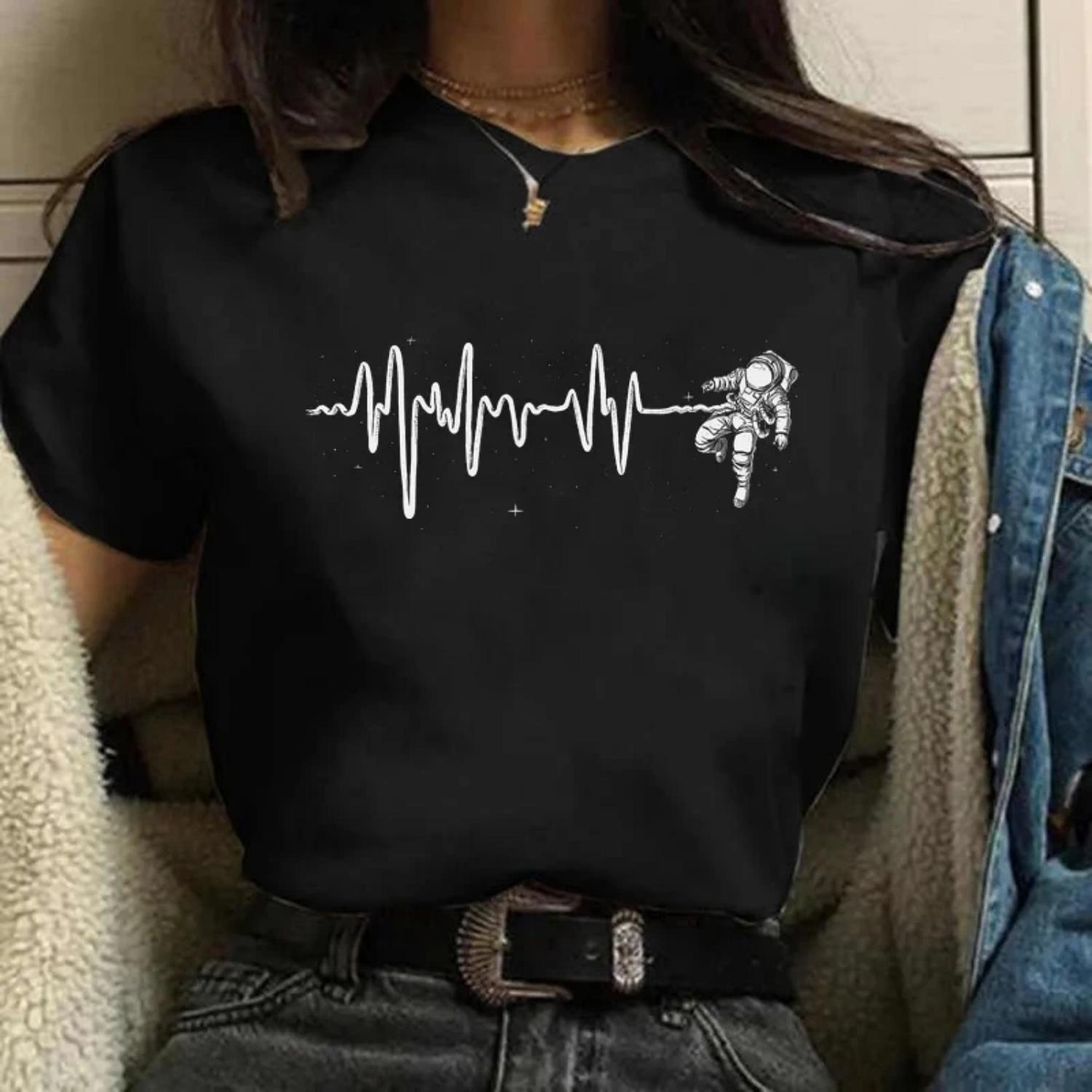 

Harajuku Funny Aesthetic T-shirt Women New Summer Fashion Cartoon Astronaut Print Tshirt Universe Space Punk Female TShirt 70317 S чёрный