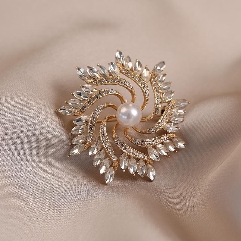 Exquisite High-End Schmetterlingsbrosche für Damenmode - Elegante Corsagen-Nadel & Kleidungsaccessoire