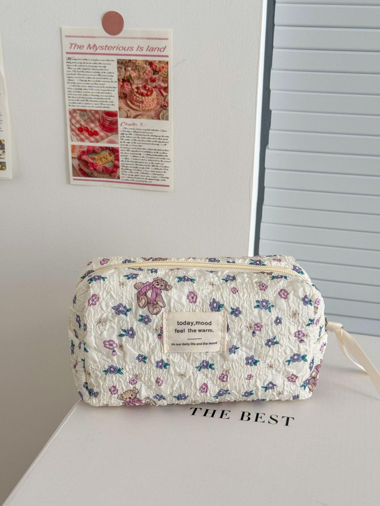 

Фиолетовая косметичка с цветочным рисунком в виде плюшевого мишки: Стильный, Вместительный, Готовый к Путешествиям Органайзер для Туалетных Принадлежностей