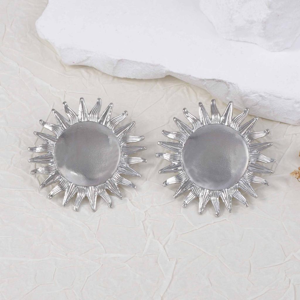 Stylish and simple alloy sunflower personalized retro versatile beach wind women's stud earrings casual light luxury