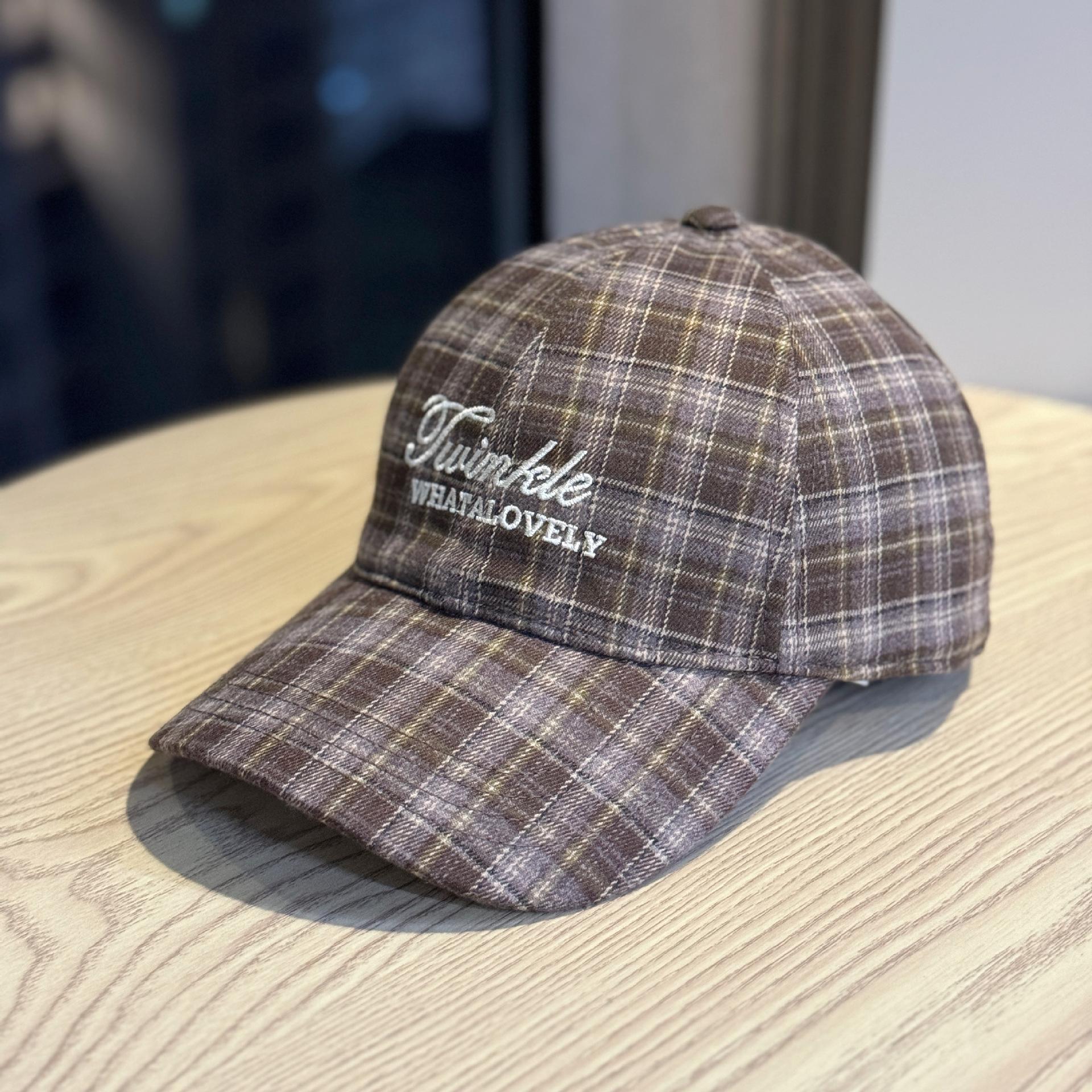 

New Autumn and Winter Fashion Contrasting Plaid Baseball Cap for Women Casual and Versatile Outdoor Peaked Cap Showing Face Small Retro Adjustable