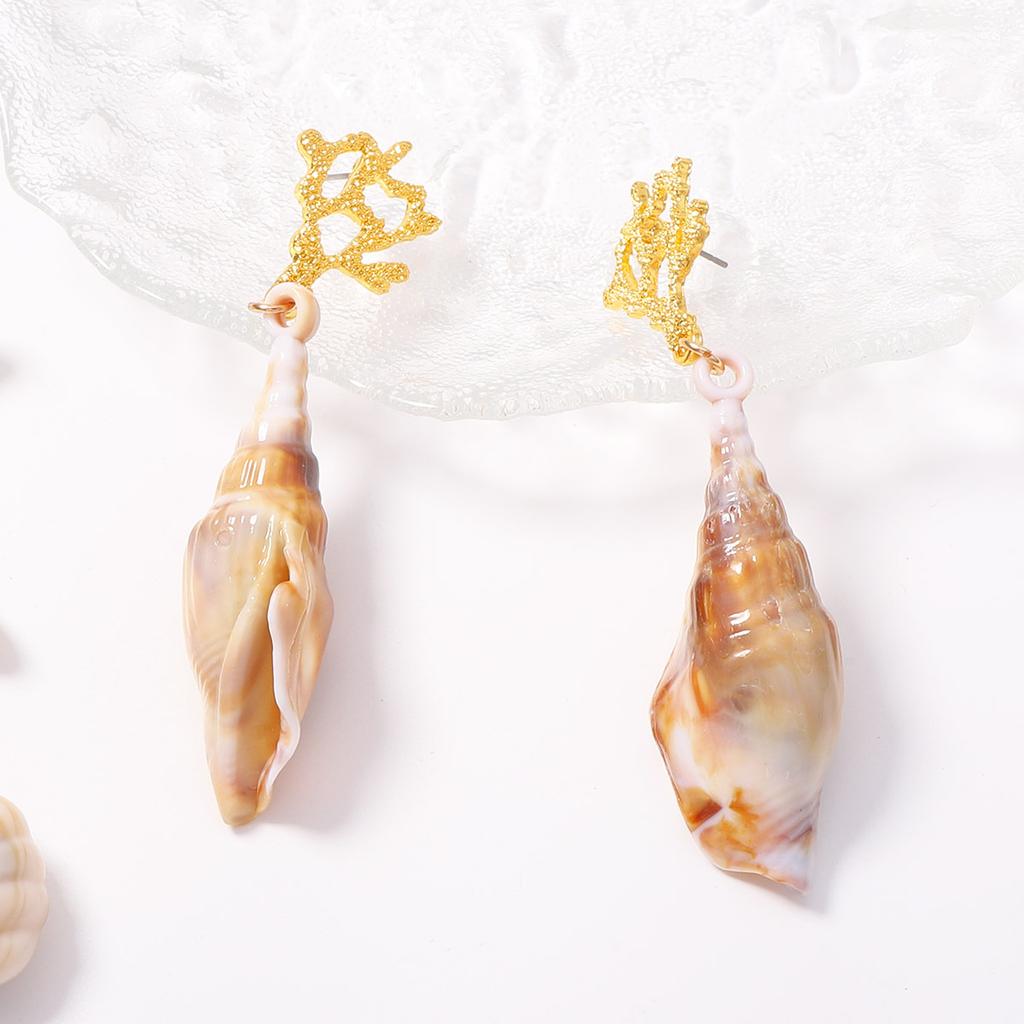 Fashion cold seaside vacation wind conch shell coral earrings trend niche daily travel women's models