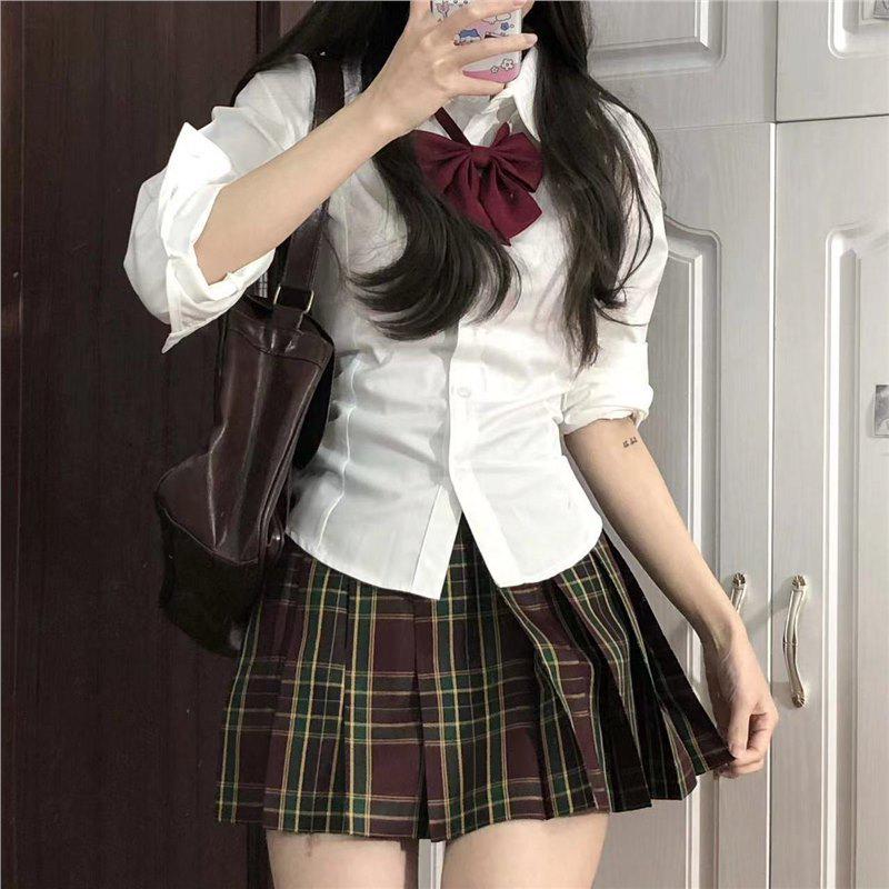 Set cămașă cu mânecă lungă albă pentru femei, croială slim-fit, stil academic și fustă plisată