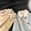 Damen Retro Samt Hirschleder Jacke mit Pelzfutter, Stehkragen und Hornknöpfen.