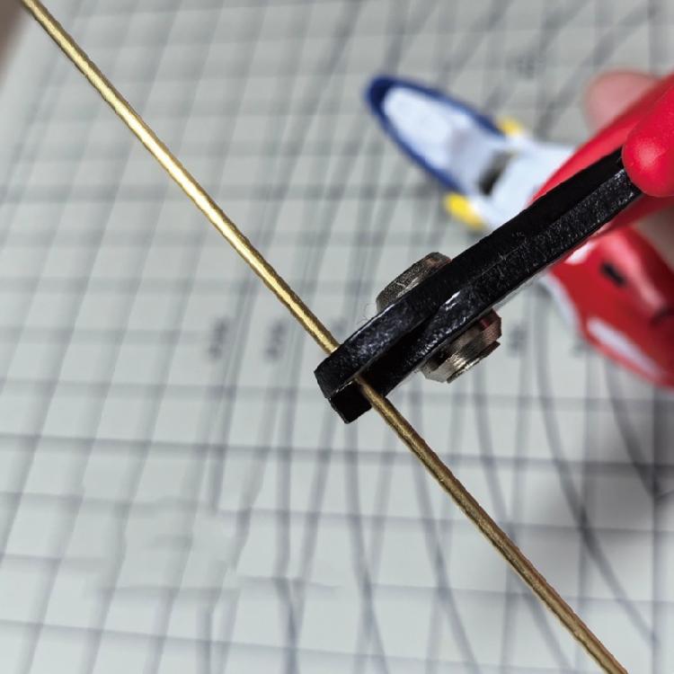 Home Repair Wire Cutter Pliers for Metal Wire Trimming, Carbon Steel Cutting Head for Controlled Wire Cutting, Hardware Maintenance and Craft Tasks