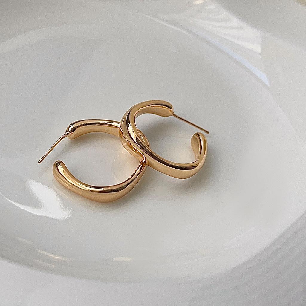 Glossy SurfaceTwisted Open C Shape Hoop Earrings, Hypoallergenic Silver Needle Metal Earrings, Minimalist Daily Jewelry for Women золотой