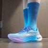 Die neuen Carbonplatten-Renn-Ultraleicht-Laufschuhe, Lauf-Stoßdämpfung, Herren- und Damen-Rückprall-Professionelle atmungsaktive Sportschuhe