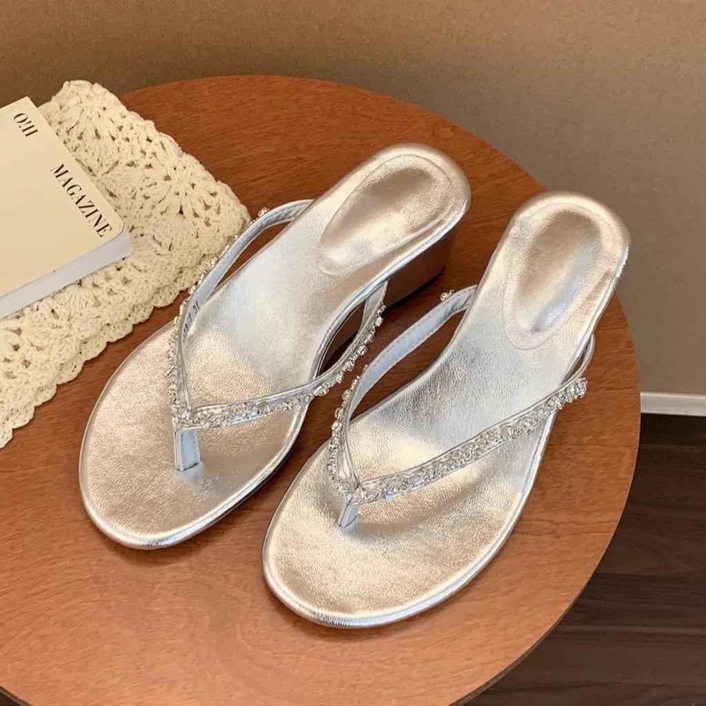 Keilabsatz High Heel Zehensteg-Sandalen Feenschuhe tragen 2025 Sommer Strass Französisch Silber Sandalen