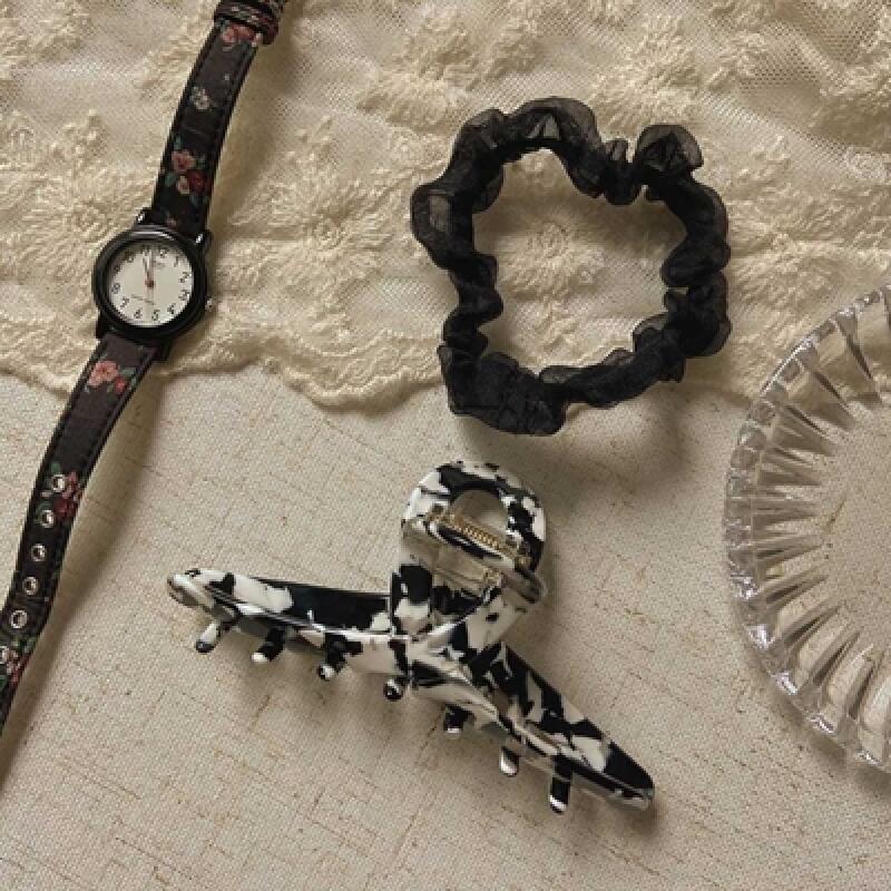 Black and White Twisted Hair Clips