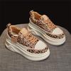 Board shoes women's 2026autumn and winter new sports and leisure thick soled sponge cake board shoes popular single shoe
