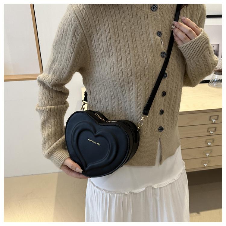 Fashi Heart Shape Crossbody Bags for Women Niche Design Solid Color Ladies Shoulder Bag Lightweight Female Love Handbags