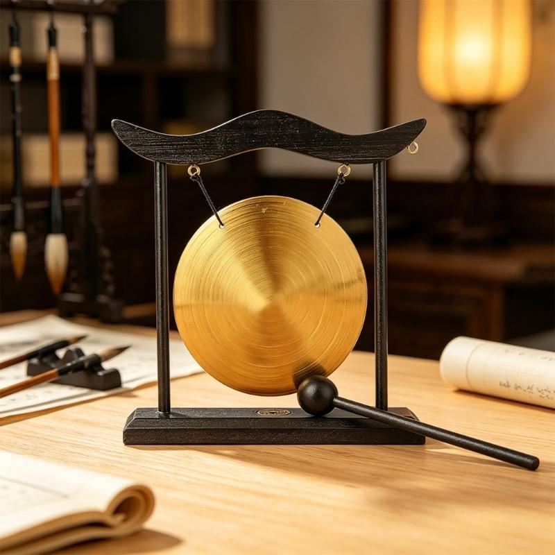 Dekoratives Desktop-Gong-Set mit Metallscheibe und Holzständer, Schlägeln, Chinesisch inspiriertes Schreibtisch-Akzentstück für Büro, Meditationsregal und Innenbereich