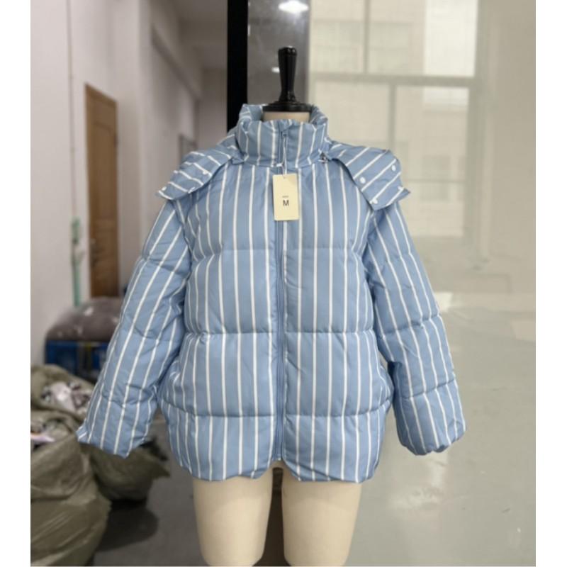 

Женская зимняя куртка оверсайз теплая полосатая с капюшоном и воротником-стойкой XXS