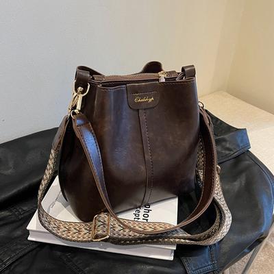 Today's Popular Bags, Bucket Bags, Women's New High-end Shoulder Bags, Autumn and Winter Retro Wide Shoulder Straps, Messenger Bags.