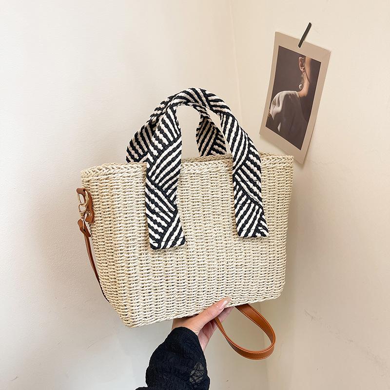 Holiday style casual beach straw bag women's summer new large-capacity seaside woven shoulder portable tote bag