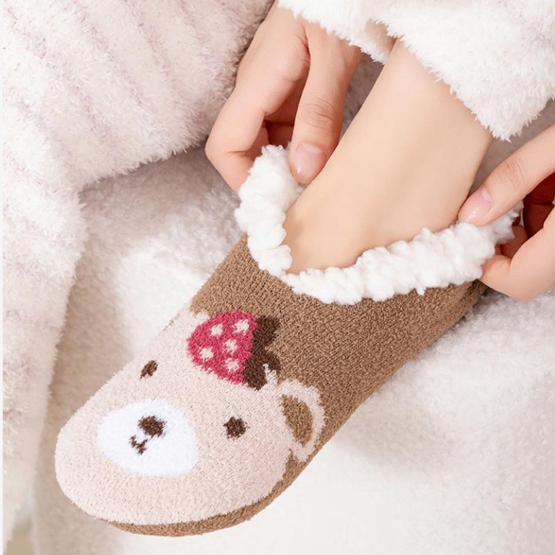 Fashion 1 Pair Cute Cartoon Christmas Home Floor Shoes Woman Winter Indoor Socks Shoes Soft Plush Anti-slip Sole Girls Warm Cotton Shoes