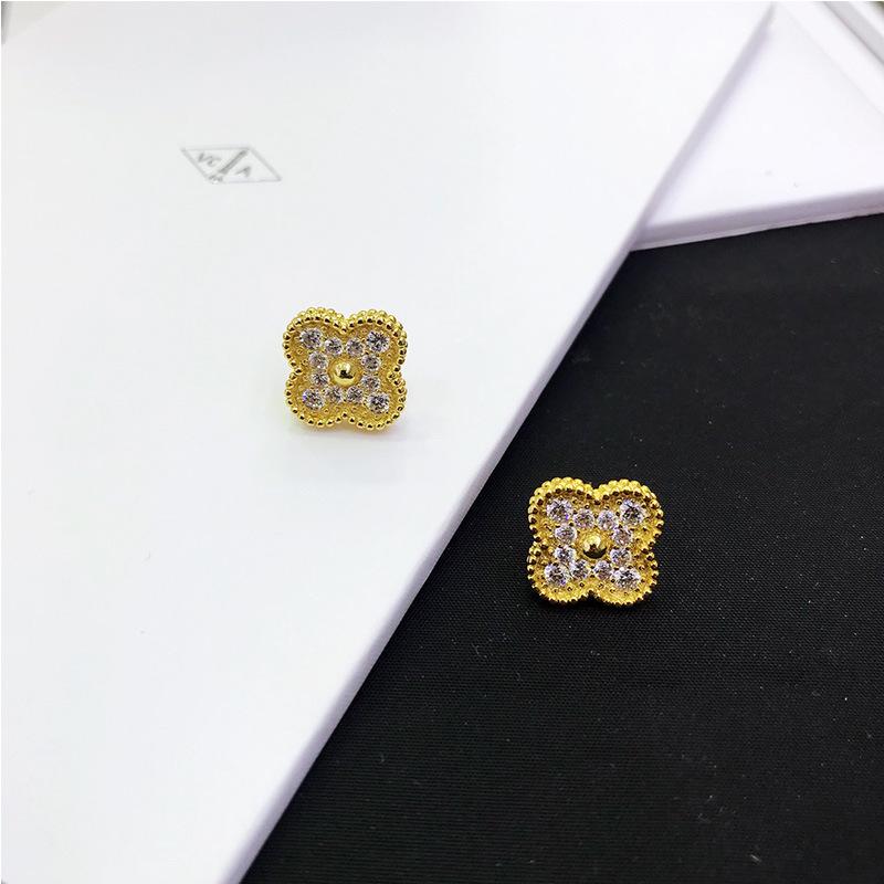 

Серьги Мини 9мм Четырехлистный Клевер Версия Хай Женские 18к Легкая Роскошь Инс Мода Изысканные Серьги На Каждый День 9mm Mini-18K