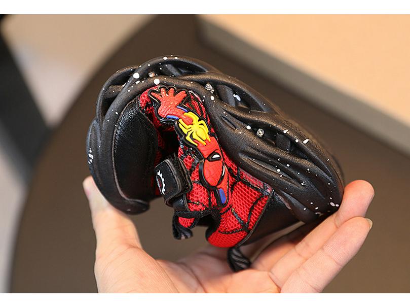 Pantofi Sport cu Lumini pentru Băieți Spider-Man 2022 cu Partea Superioară din Plasă la Modă pentru Copii Medii și Mari.