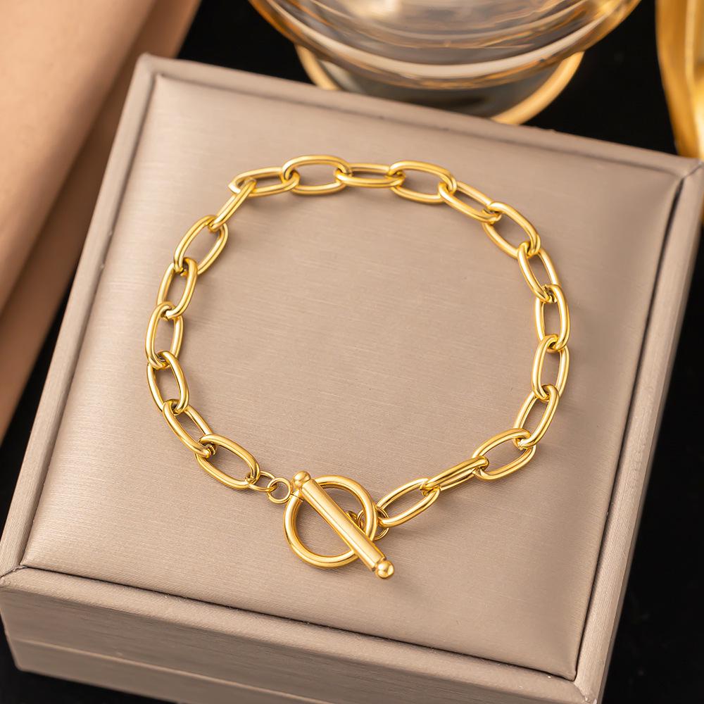 Preferred Bracelet 2: Qi Yun Fashionable Stainless Steel Cross Bracelet - Trendy, Statement, Light Luxury Jewelry.