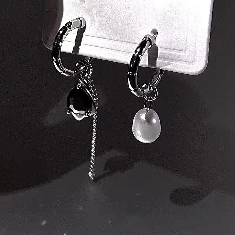 2023 koreanische Partei Schwarz und Weiß Anhänger Ohrringe Mädchen Charme Elegante Temperament Mädchen Party Ohrringe Vielseitige Ornamente