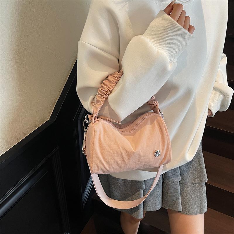 Fashion and Foreign Style Large-capacity Messenger Bag Trendy Simple Pleated Large-capacity Nylon Cloth Dumpling Bag Women's Shoulder Bag