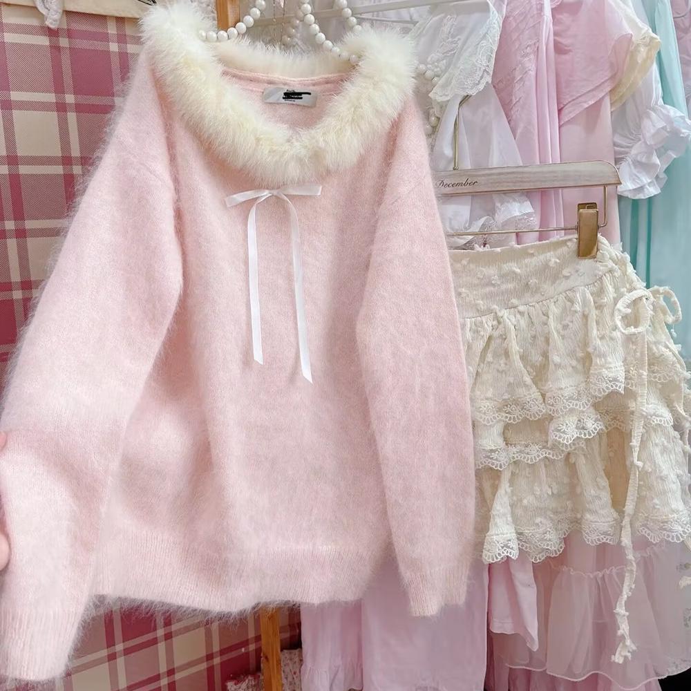 Damski różowy sweter moherowy z dekoltem w serek i miękkim futrzanym kołnierzem - Kolekcja Jesień/Zima