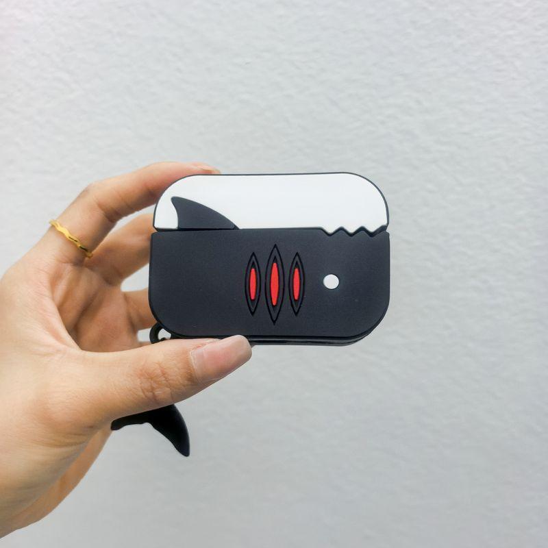 

Protective Case XM5 Earphone Case Wf-1000 XM5 Noise Reducing Bean Niche Style Silicone Drop-Resistant Soft Case XM5 Cartoon Personality Men and Women Sony WF-1000xm5 Black Shark [single shell]]