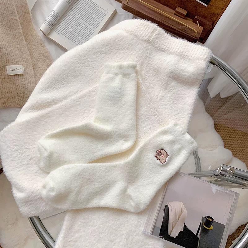 Thick Socks for Women, Mid-calf Socks with Embroidered Cartoon Patterns, Soft and Comfortable Floor Socks for Autumn and Winter