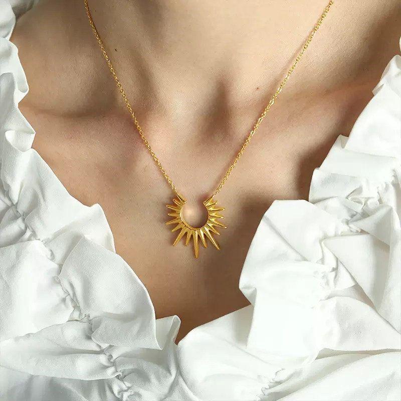 

Accessible Luxury Fashion 24K Gold Ins Style SUNFLOWER Necklace for Women Retro Personality All Match Unique Elegant Clavicle Chain Accessories Sunflower Necklace Gold